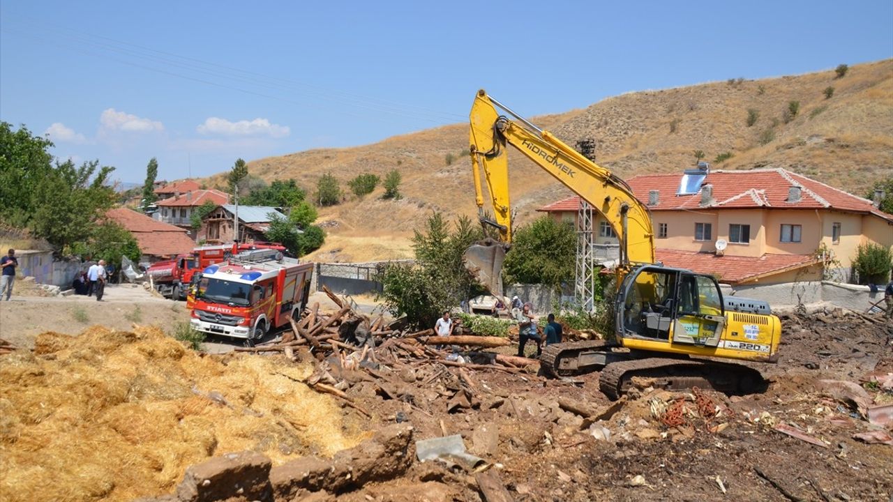 Ankara'nın Çubuk İlçesinde İki Evde Yangın Çıktı