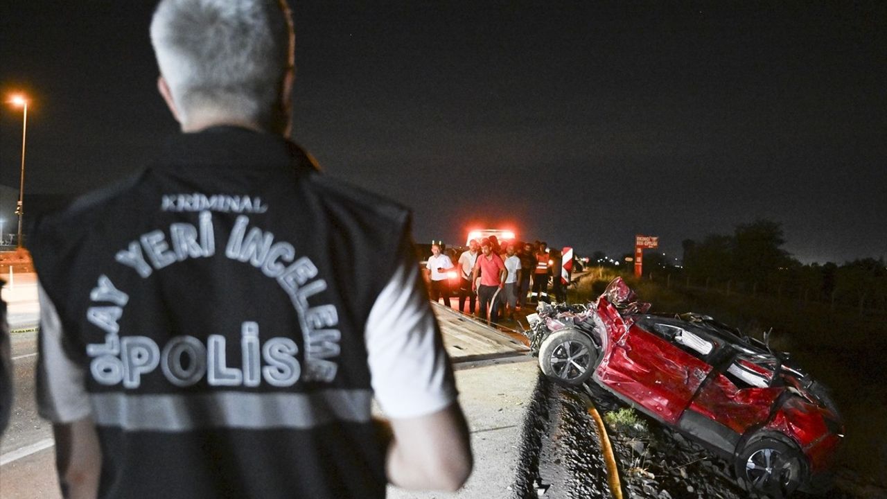 Ankara'nın Kahramankazan İlçesinde Otomobil Kazası: 3 Ölü, 2 Yaralı