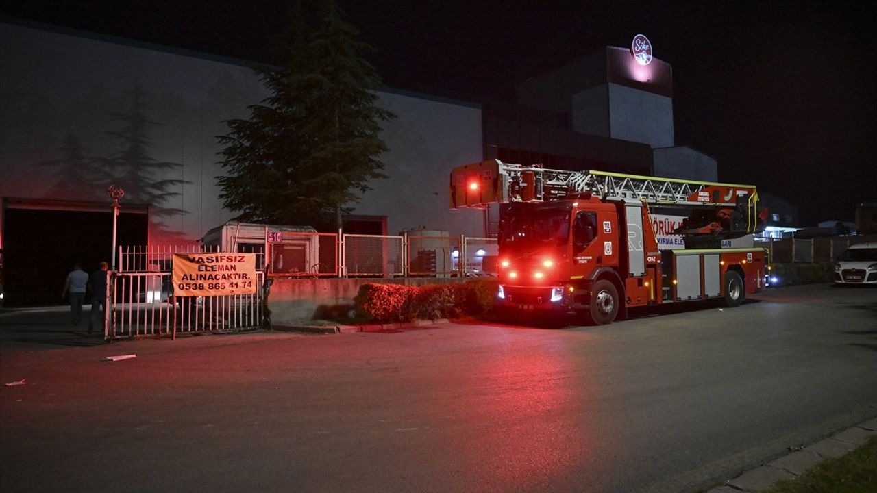 Ankara Sincan'da Konveyör Bant Fabrikasında Yangın Çıktı