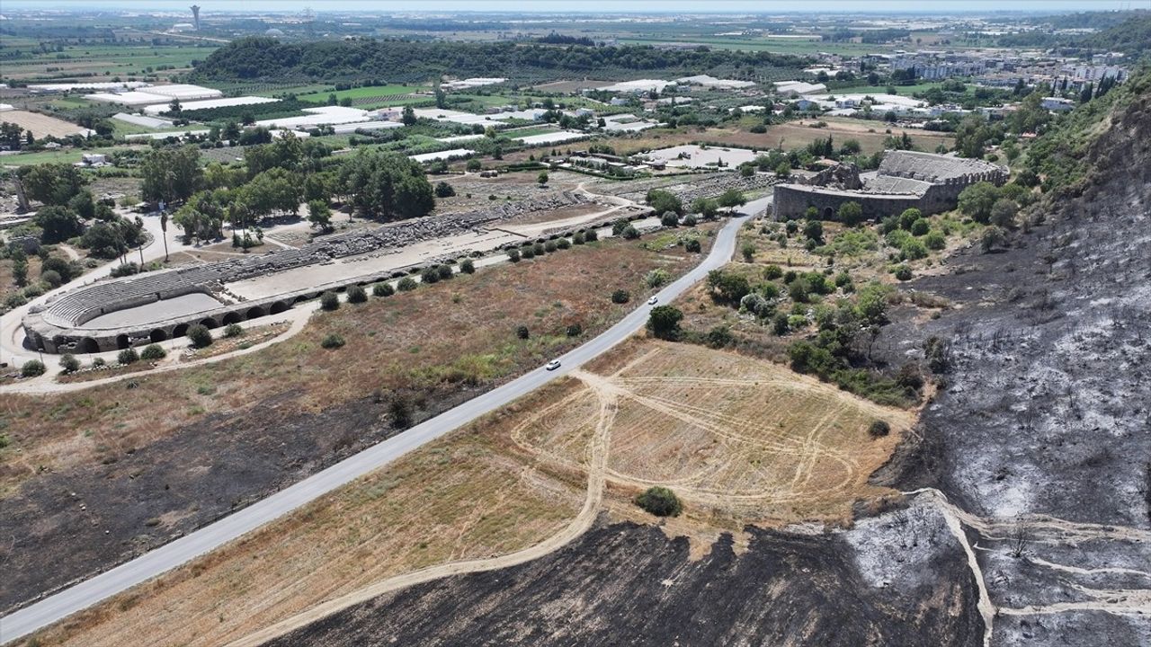 Antalya Aksu'daki Orman Yangını: Havadan Görüntüleme ile Zarar Gören Alanlar Tekrar İnceleme Altında