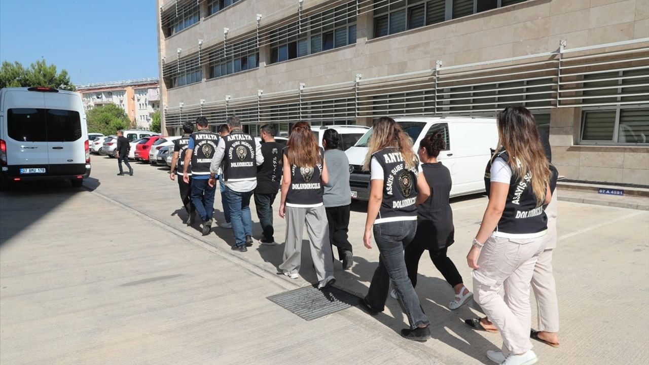 Antalya'da Beyaz Eşya Servisi Maskesiyle Dolandırıcılık: 2 Zanlı Tutuklandı