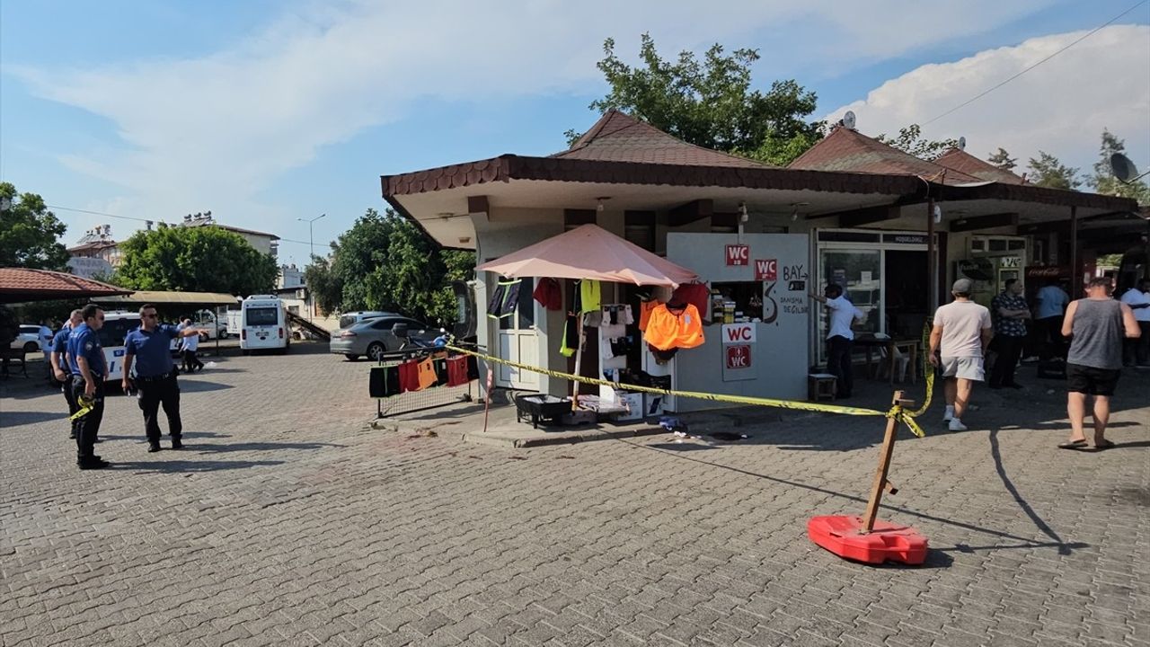 Antalya'da Dolmuş Şoförü Bıçaklı Saldırıya Uğradı