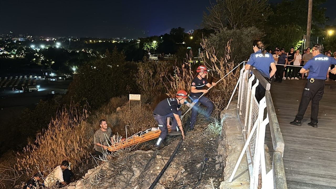 Antalya'da Falezlerden Düşen 15 Yaşındaki Çocuk Yaralandı