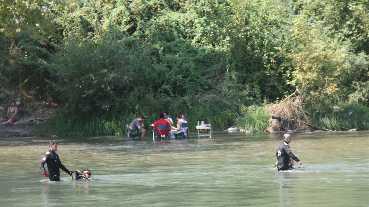 Antalya'da Irmakta Akıntıya Kapılan Çocuk İçin Arama Çalışmalarına Ara Verildi