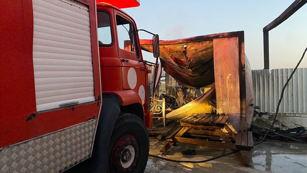 Antalya'da İşçilerin Konteynerindeki Yangın Söndürüldü