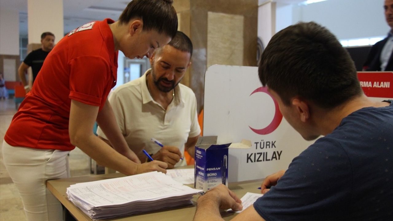 Antalya'da Kan ve Kök Hücre Bağışı Etkinliği Düzenlendi