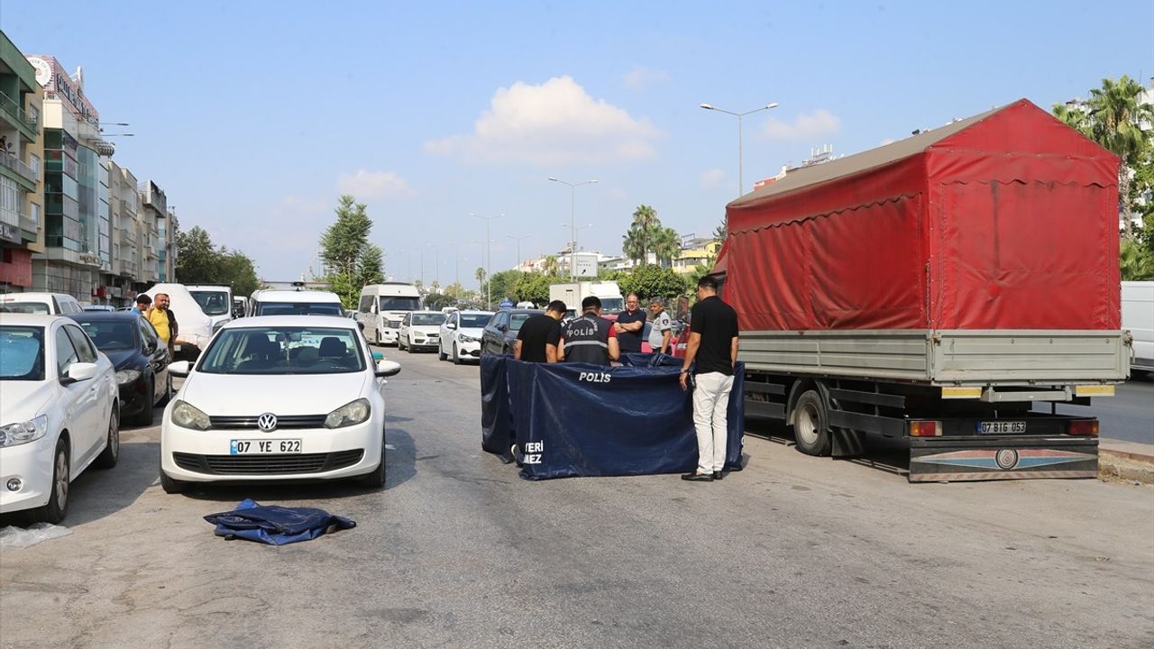 Antalya'da Park Halindeki Araçta Bir Kişinin Ölü Bulunması