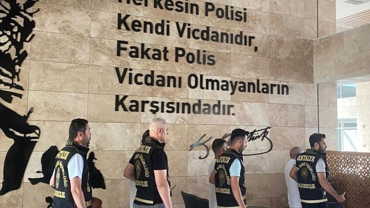 Antalya'da Sahte Belge ile Gayrimenkul Satışı Girişimi: 4 Kişi Tutuklandı