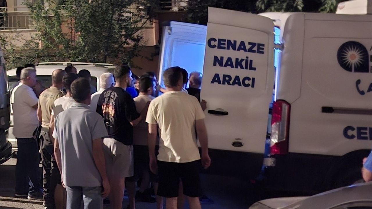 Antalya'da Üniversite Öğrencisi Kız Kardeşini Öldüren Ağabey Tutuklandı