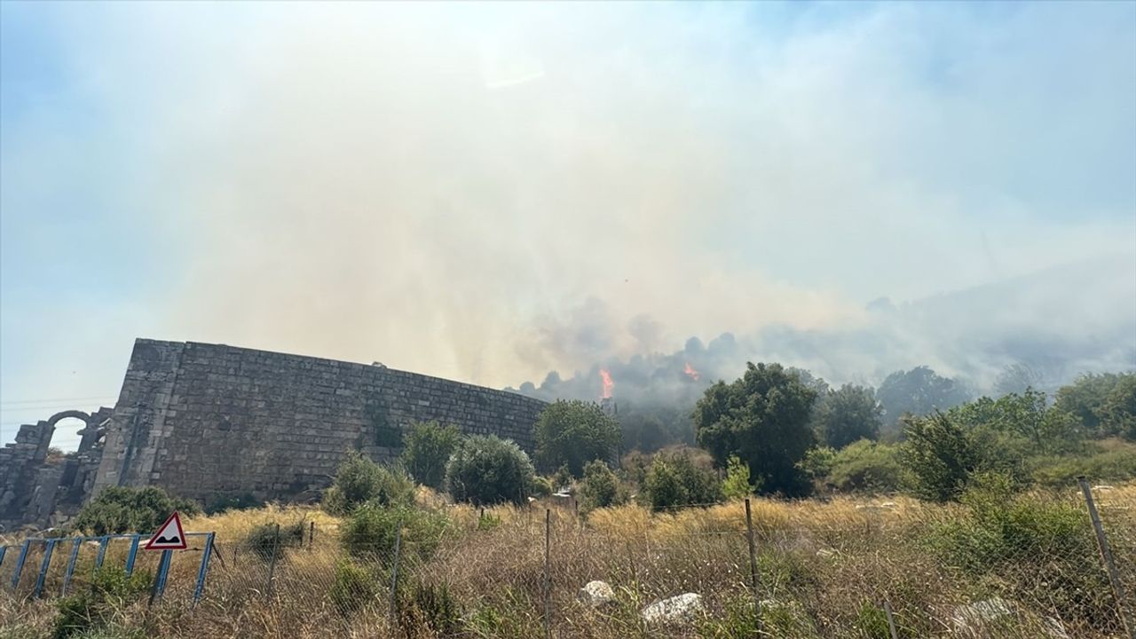 Antalya'daki Orman Yangınlarına Müdahale Devam Ediyor