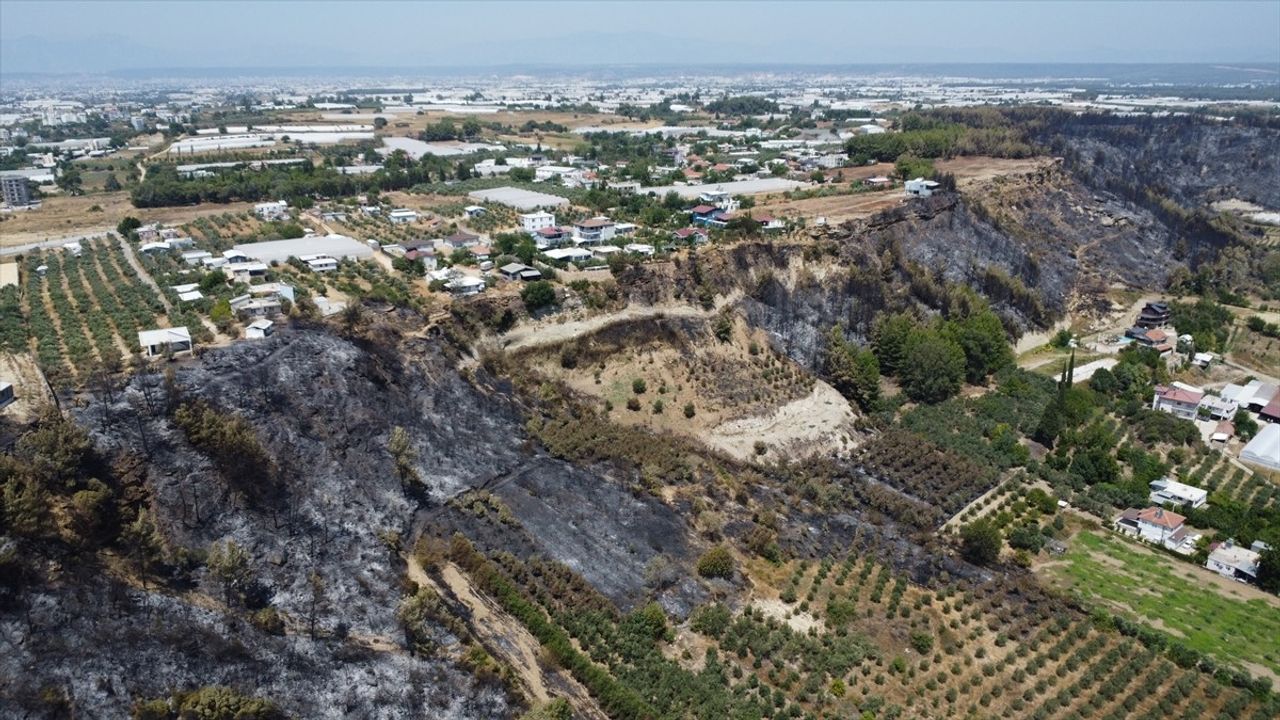 Antalya'daki Orman Yangınlarında Soğutma Çalışmaları Devam Ediyor