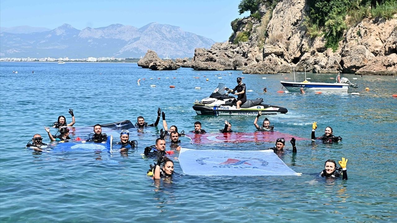 Antalya'nın Falez Plajlarına 5 'Mavi Bayrak' Asıldı