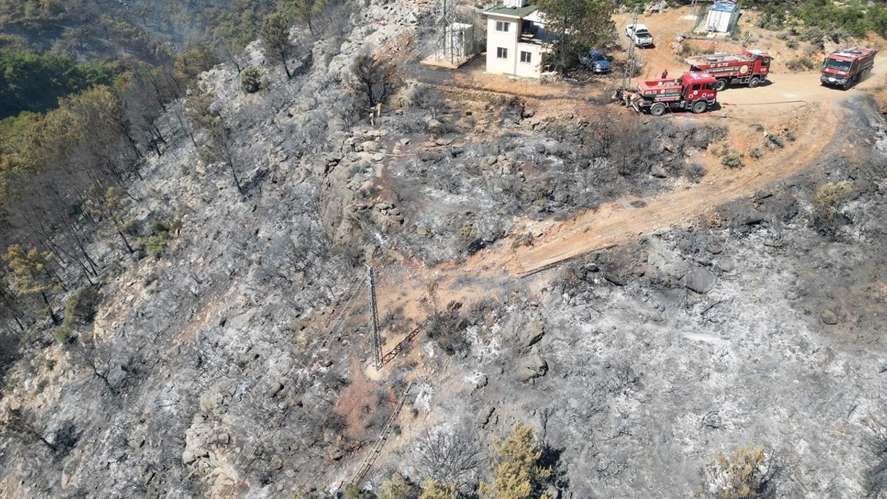Antalya'nın Gazipaşa İlçesinde Çıkan Orman Yangını Kontrol Altına Alındı