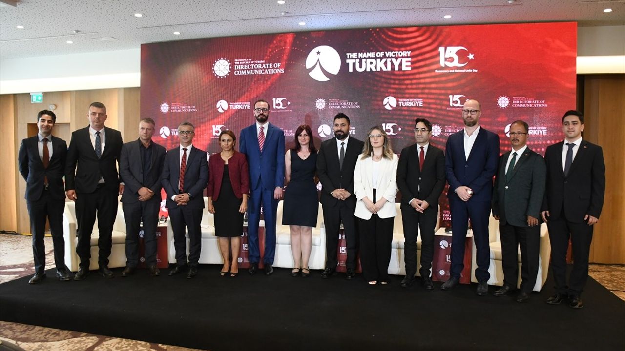 Arnavutluk'ta 'Zaferin Adı Türkiye' Paneli Düzenlendi