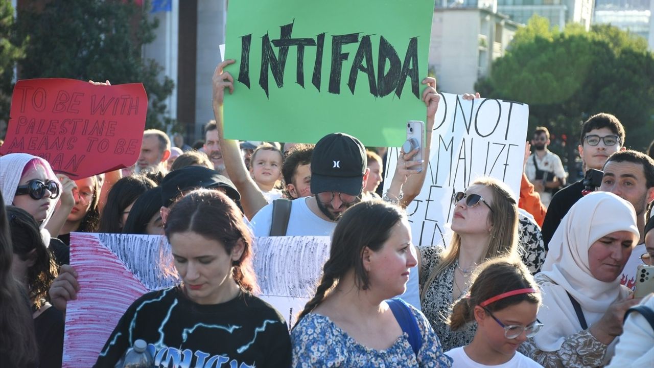 Arnavutluk'un Tiran Şehrinde Filistin'e Destek Gösterisi Düzenlendi