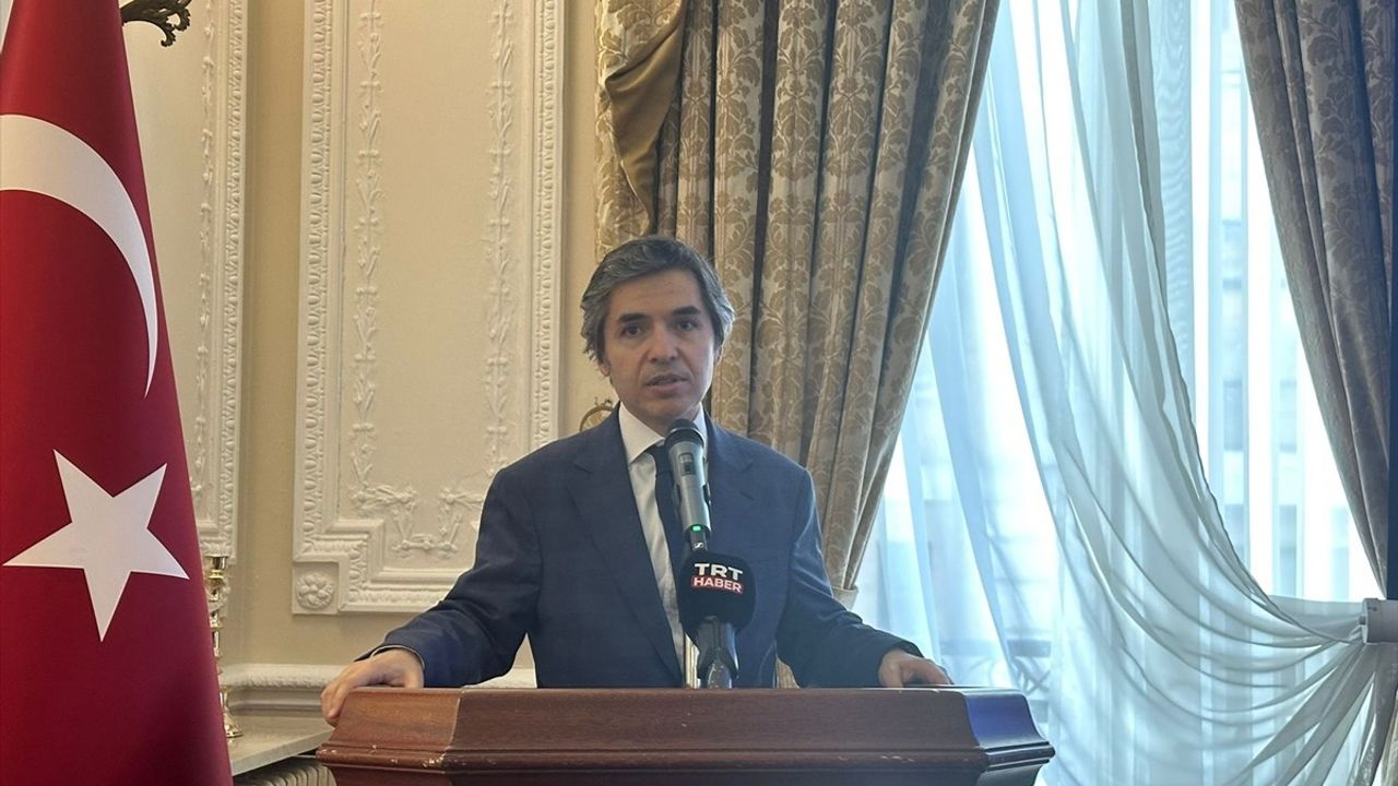 Astronot Atasever, Londra'da Türkiye'nin Uzay Çalışmalarını Tanıttı