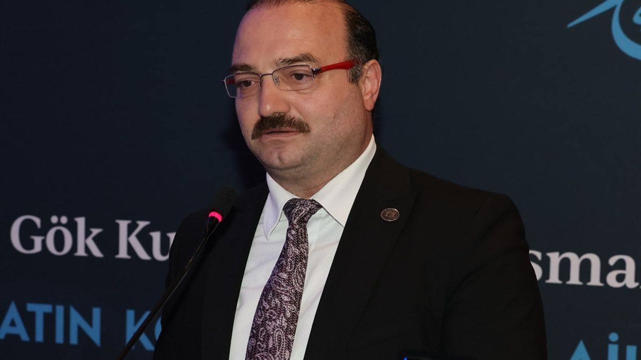 Atatürk Üniversitesi'nde 'Fıtratın Korunması ve Aile' Konulu Çalıştay Düzenlendi