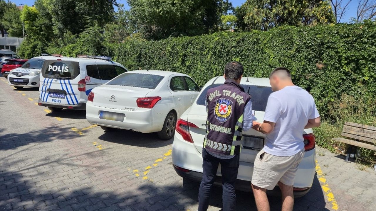 Avcılar'da Makas Atarak Trafik Güvenliğini Tehlikeye Düşüren Sürücüye Cezai İşlem