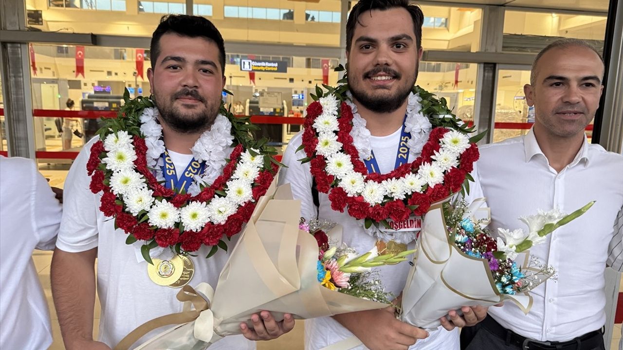 Avrupa Şampiyonları Kahramanmaraş'ta Çiçeklerle Karşılandı