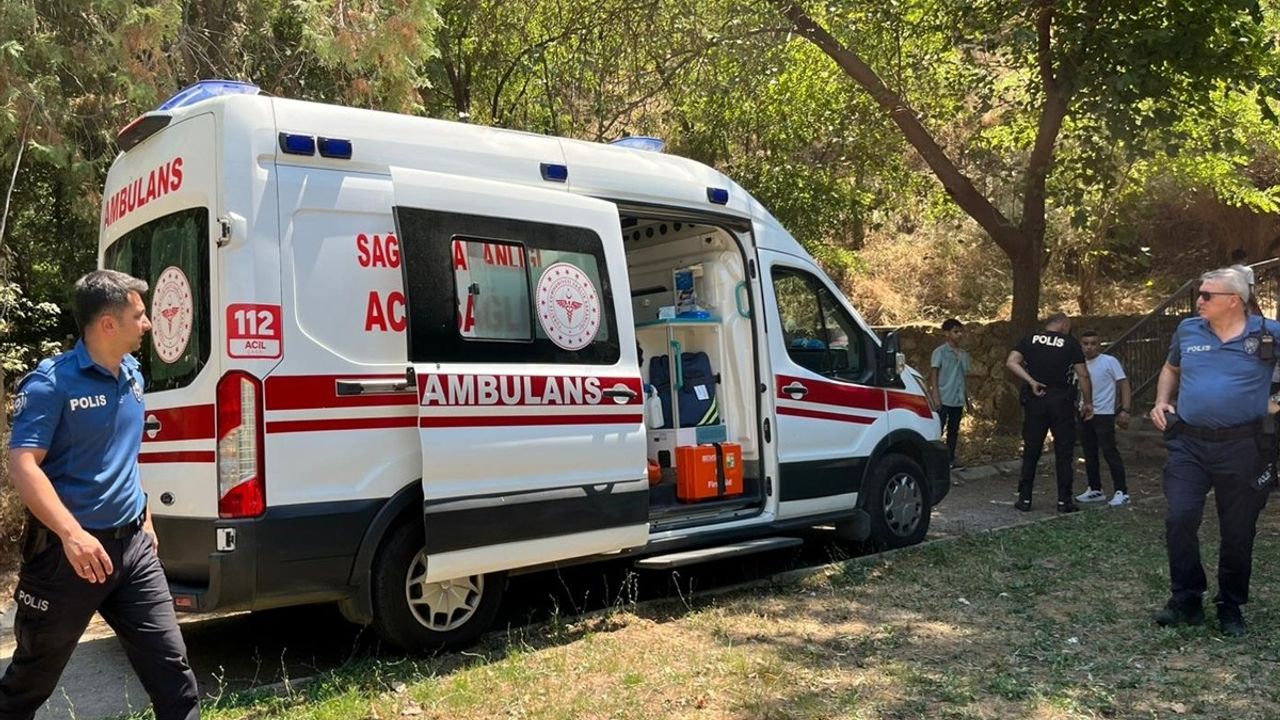 Aydın'da Bıçaklanan 16 Yaşındaki Çocuk Ağır Yaralandı