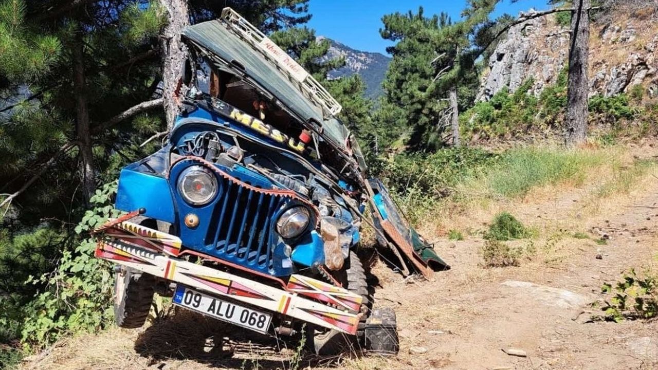 Aydın'da Şarampole Devrilen Cipte Üç Kişi Yaralandı
