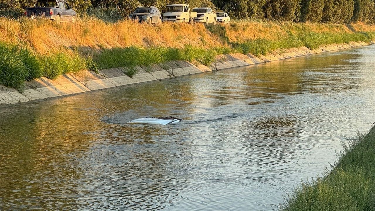 Aydın'ın Söke İlçesinde Sulama Kanalına Düşen Pikapta Sürücü Hayatını Kaybetti