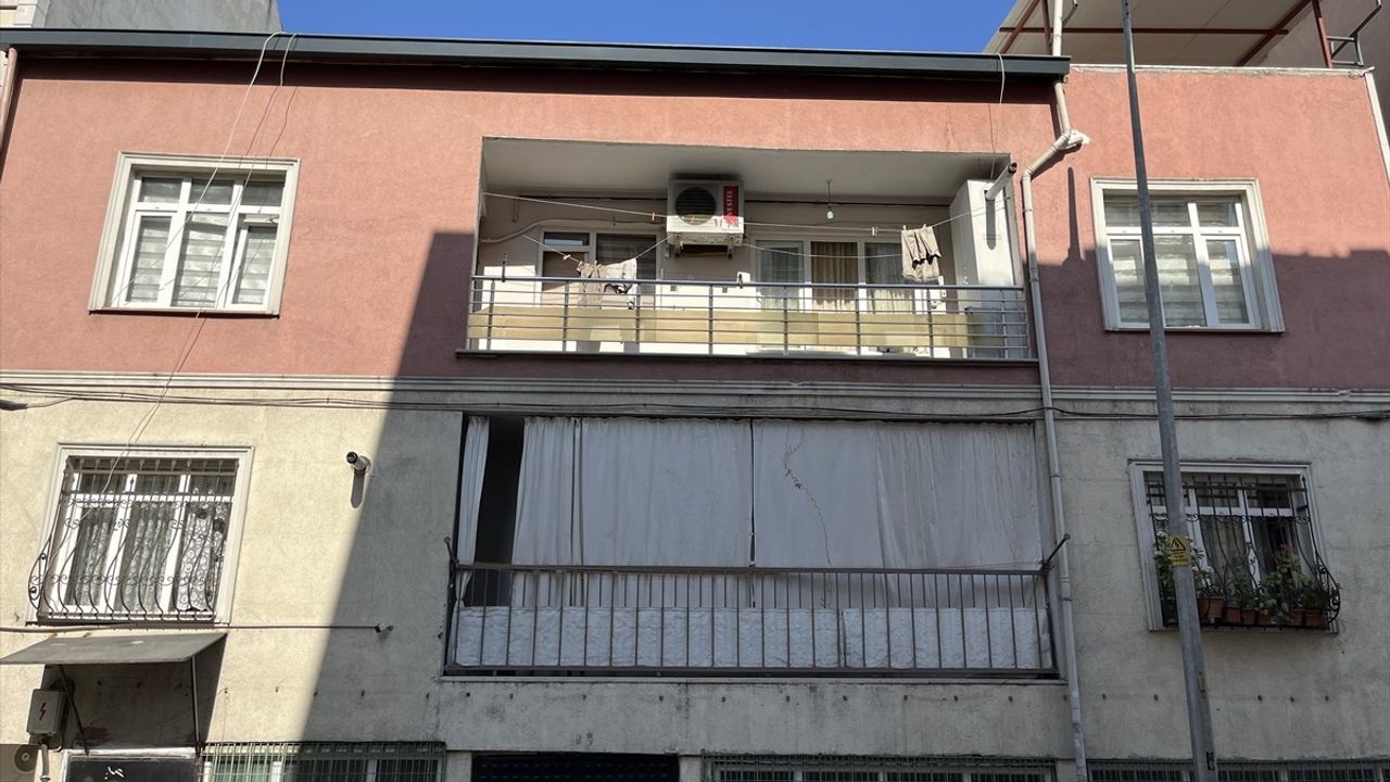 Bağcılar'da Misafir Olarak Kaldığı Evde Ölü Bulunan Genç Adamın Ölümü Soruşturuluyor