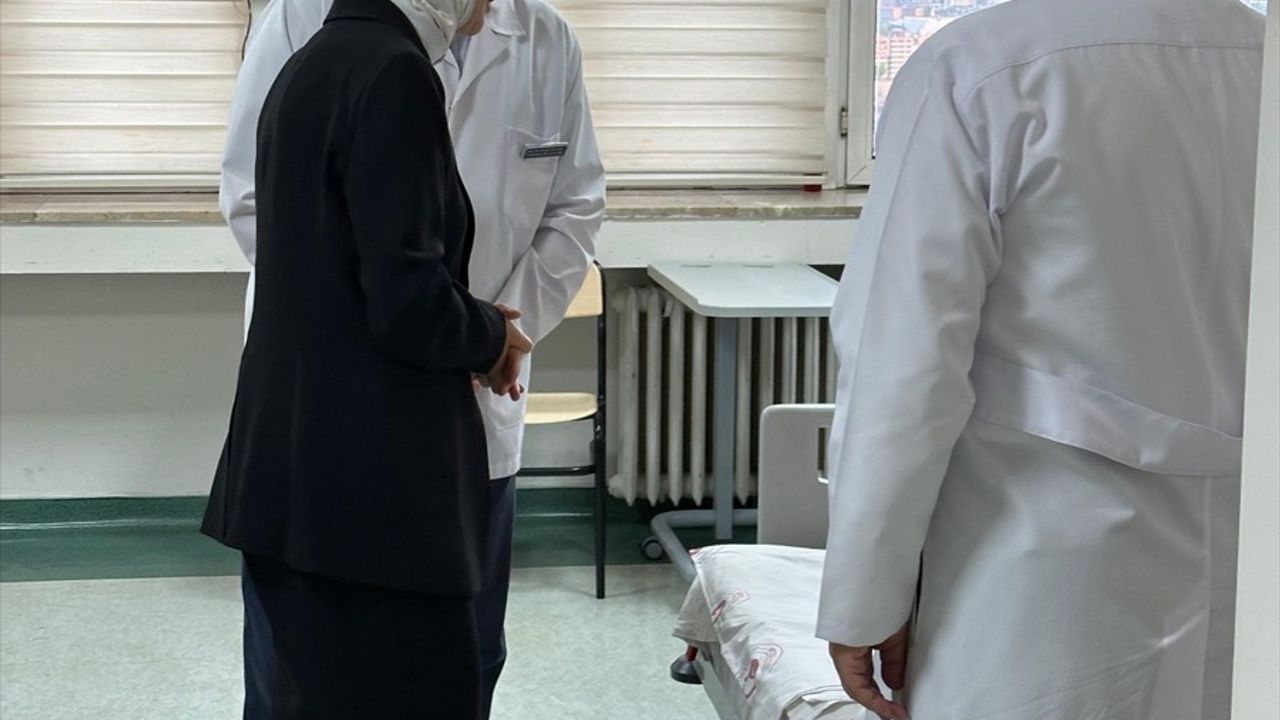 Bakan Göktaş, Metan Gazından Zehirlenen Askerleri Hastanede Ziyaret Etti