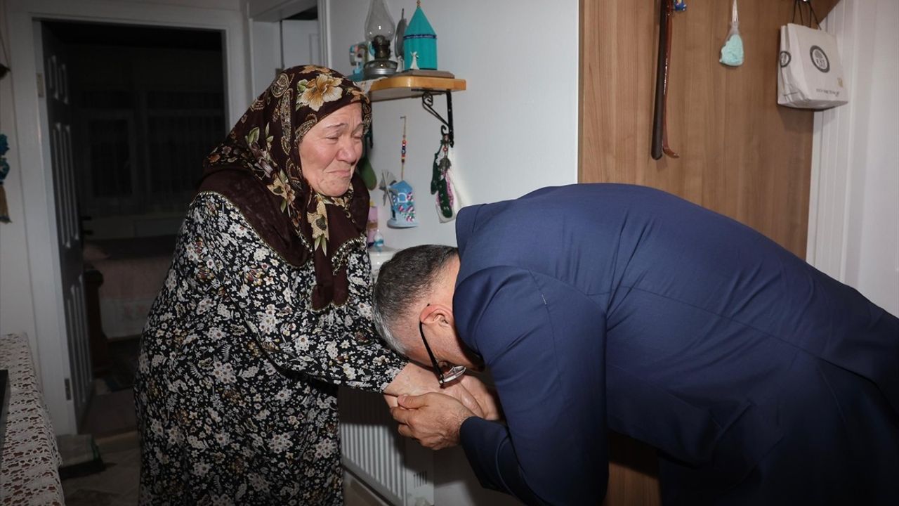 Bakan Işıkhan, 15 Temmuz Şehidi Yakup Kozan'ın Ailesini Ziyaret Etti