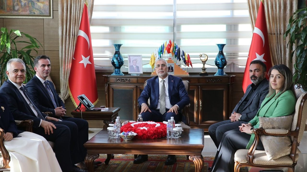 Bakan Işıkhan, Bitlis'te Üretim ve İstihdam Vurgusu Yaptı