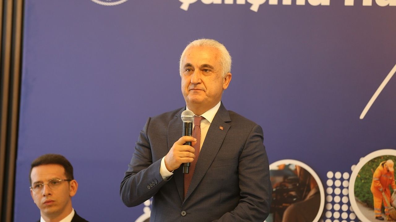 Bakan Işıkhan, Muş'ta 'Türkiye Yüzyılı'nda Çalışma Hayatı Buluşmaları' Programında Değerlendirmelerde Bulundu