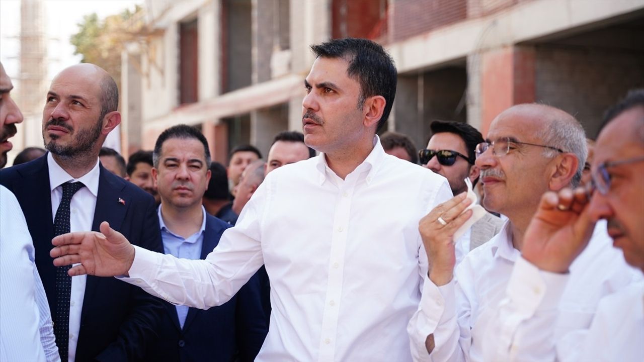Bakan Kurum, Malatya'da Şantiyelere 24 Saat Çalışma Talimatı Verdi