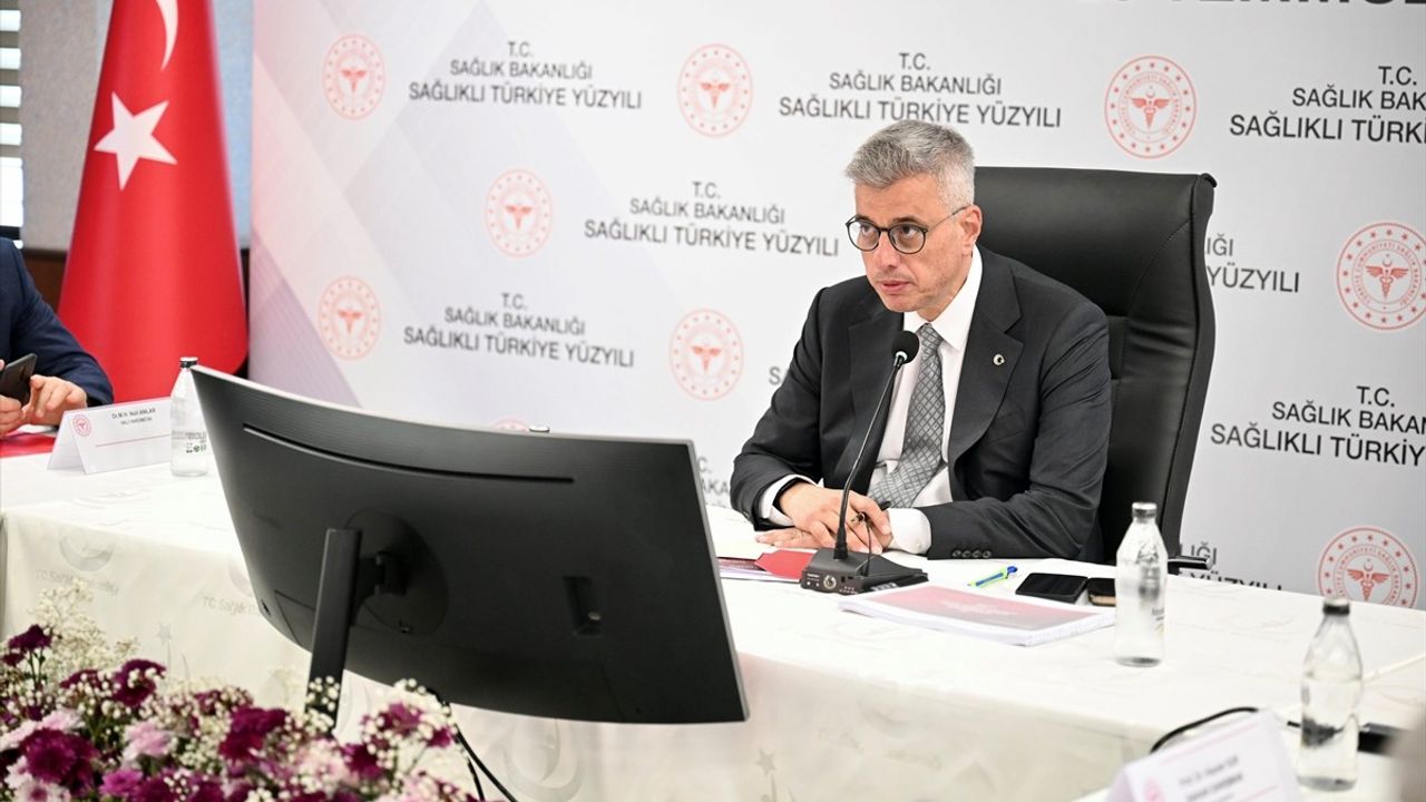 Bakan Memişoğlu, İstanbul'da Sağlık Hizmetleri Değerlendirme Toplantısı'na Başkanlık Etti