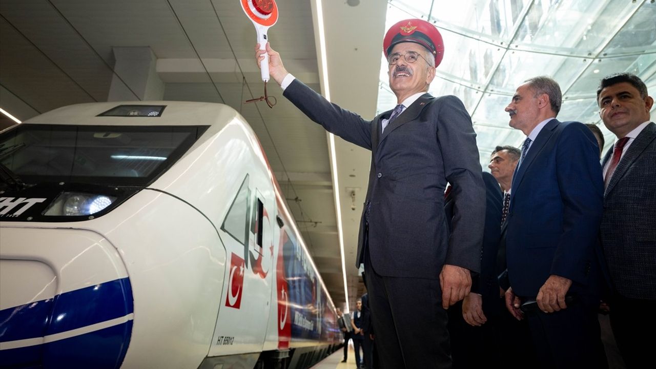 Bakan Uraloğlu, 15 Temmuz Demokrasi ve Birlik Treni'ni Uğurladı