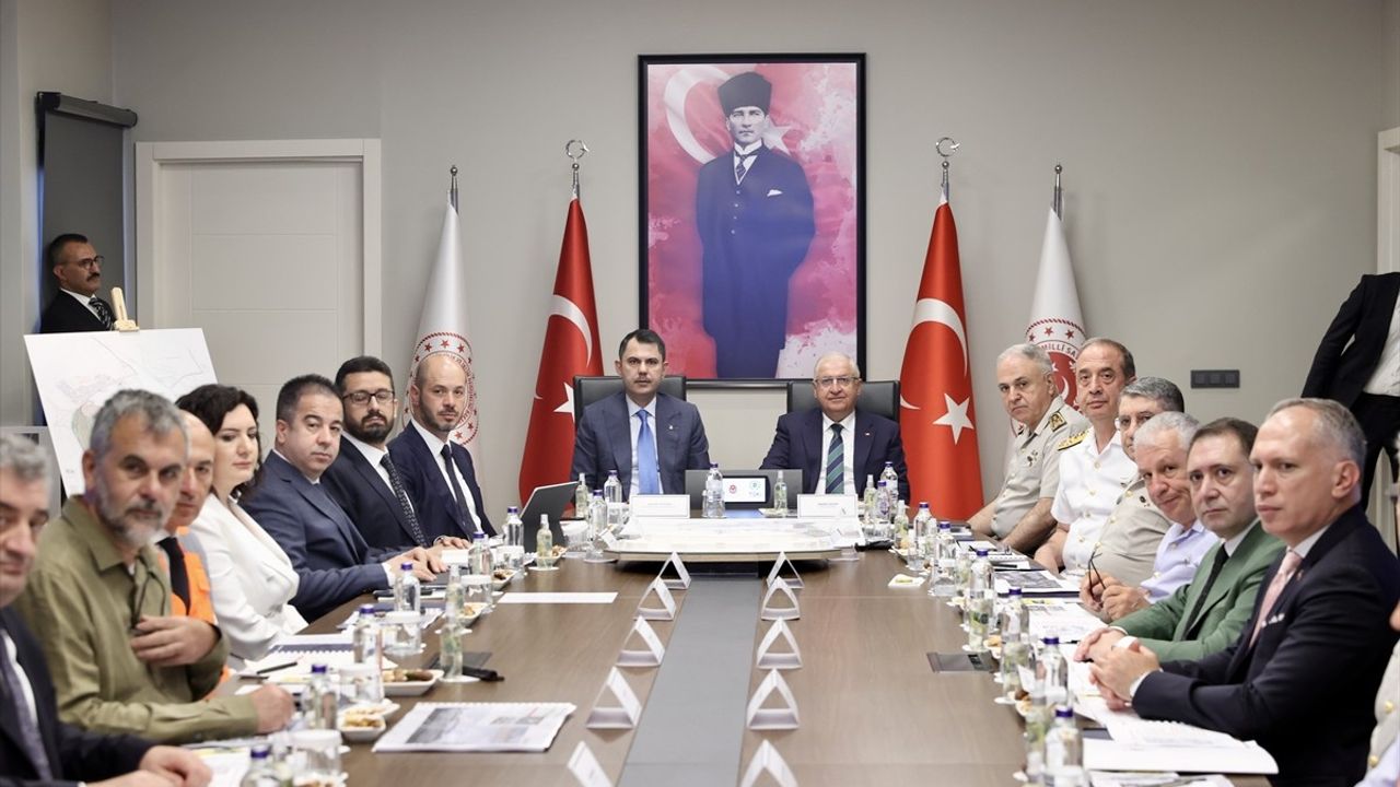 Bakanlar Güler ve Kurum, Ay Yıldız Yerleşkesindeki Çalışmaları İnceledi