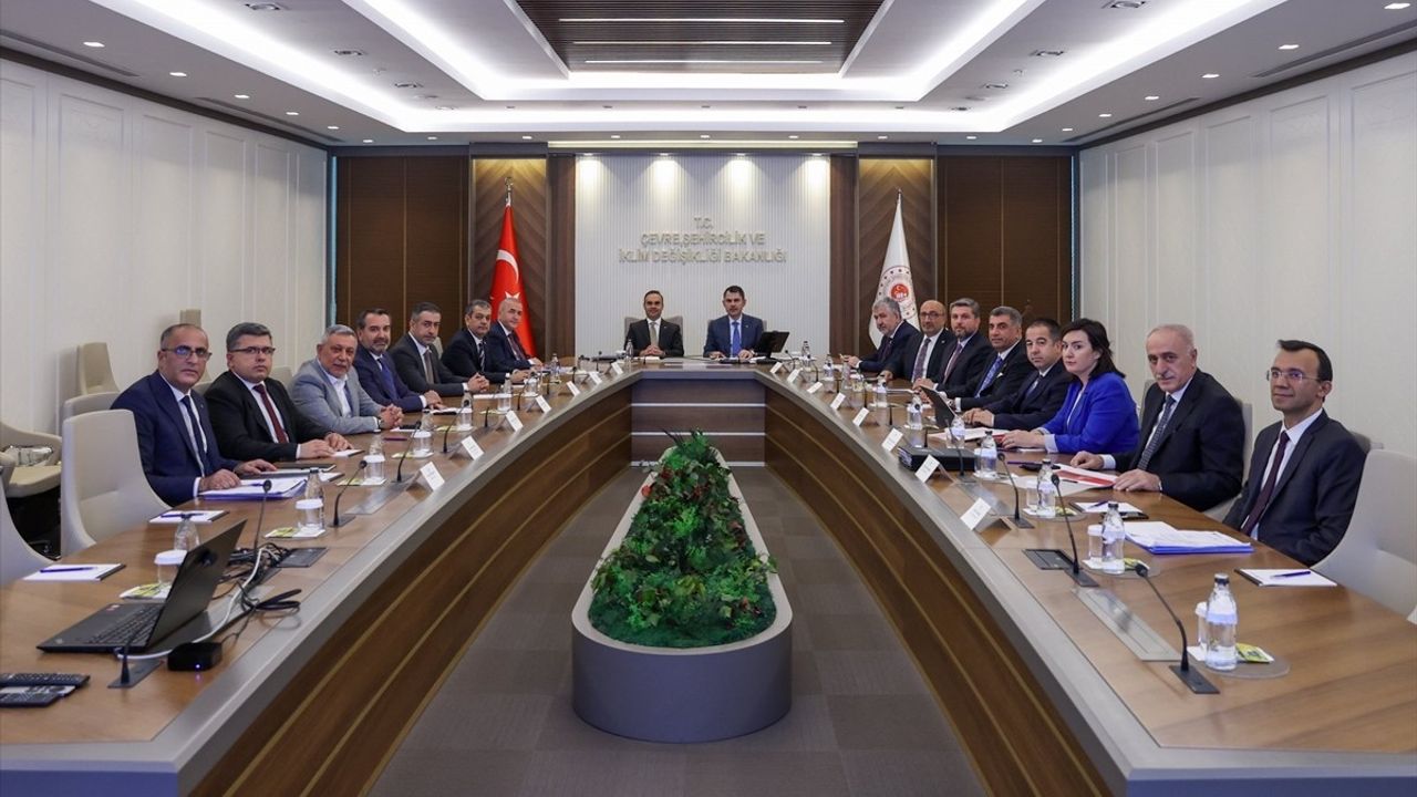 Bakanlar Kurum ve Kacır, Elazığ heyetiyle sanayi ihtiyaçlarını değerlendirdi