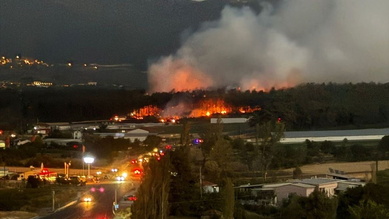 Balıkesir'deki Tavuk Çiftliğinde Başlayan Yangın Kontrol Altına Alındı