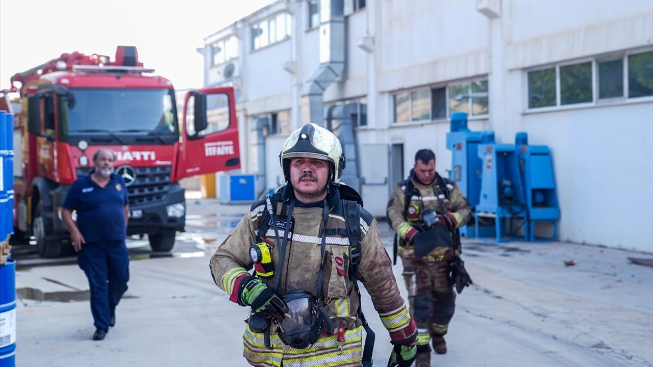 Başkentteki Boya Fabrikasında Yangın Kontrol Altına Alındı