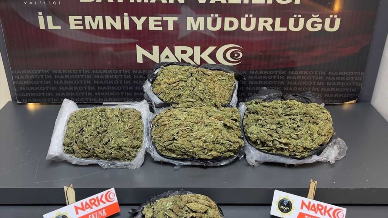 Batman'da Uyuşturucu Operasyonunda 4.5 Kilo Skunk ve 86 Gram Toz Esrar Ele Geçirildi