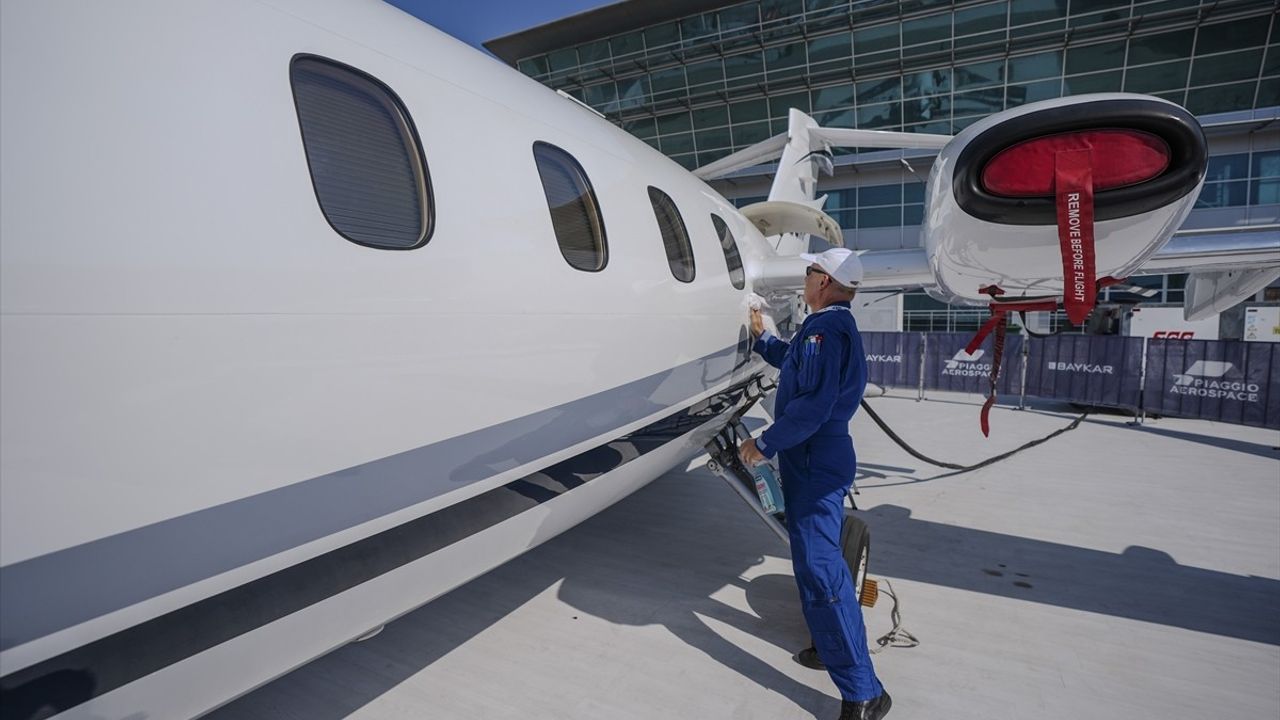 Baykar'ın Piaggio Aerospace ile Yenilikçi Ortaklığı: P.180 Avanti EVO IDEF 2025'te Sergilendi