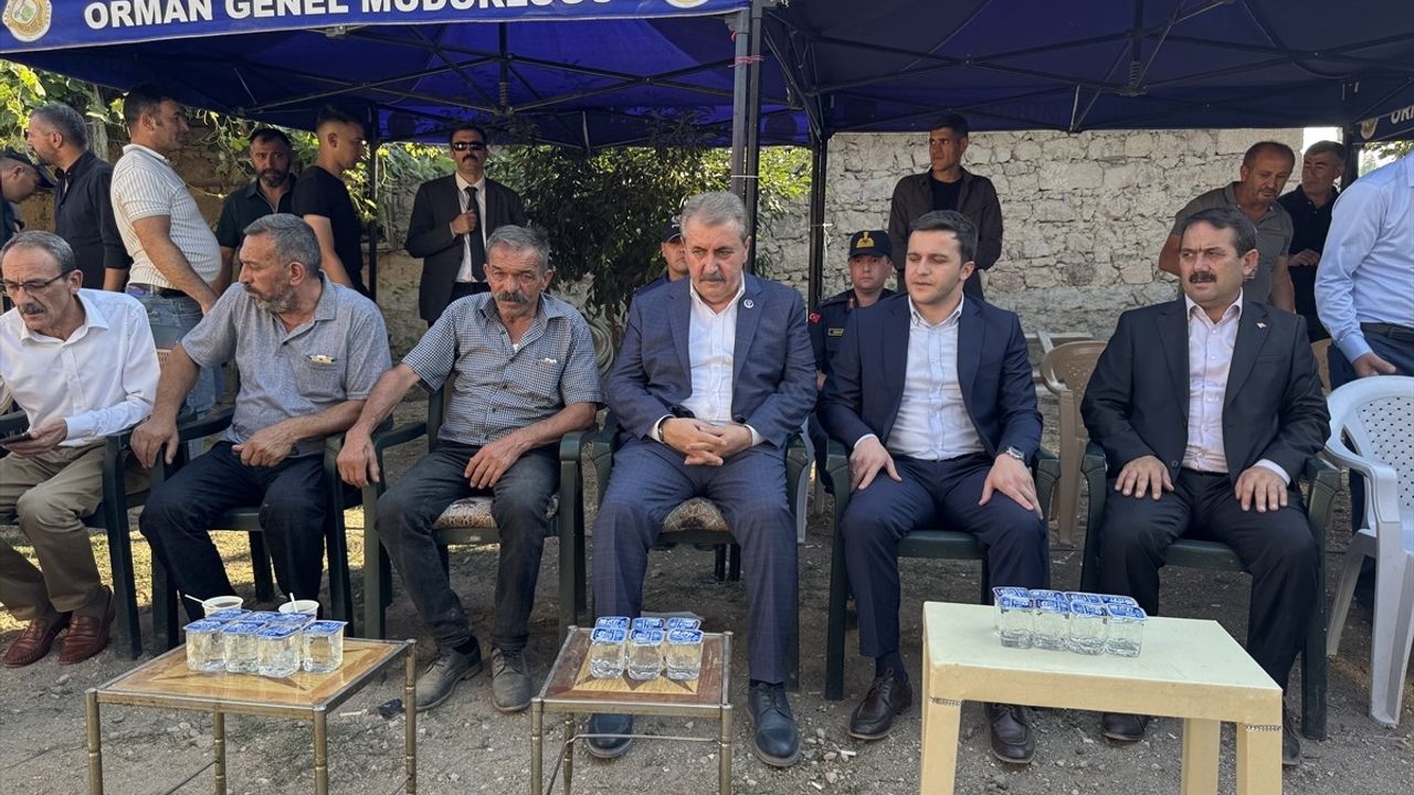 BBP Genel Başkanı Destici, Eskişehir'deki Yangın Bölgesini Ziyaret Etti