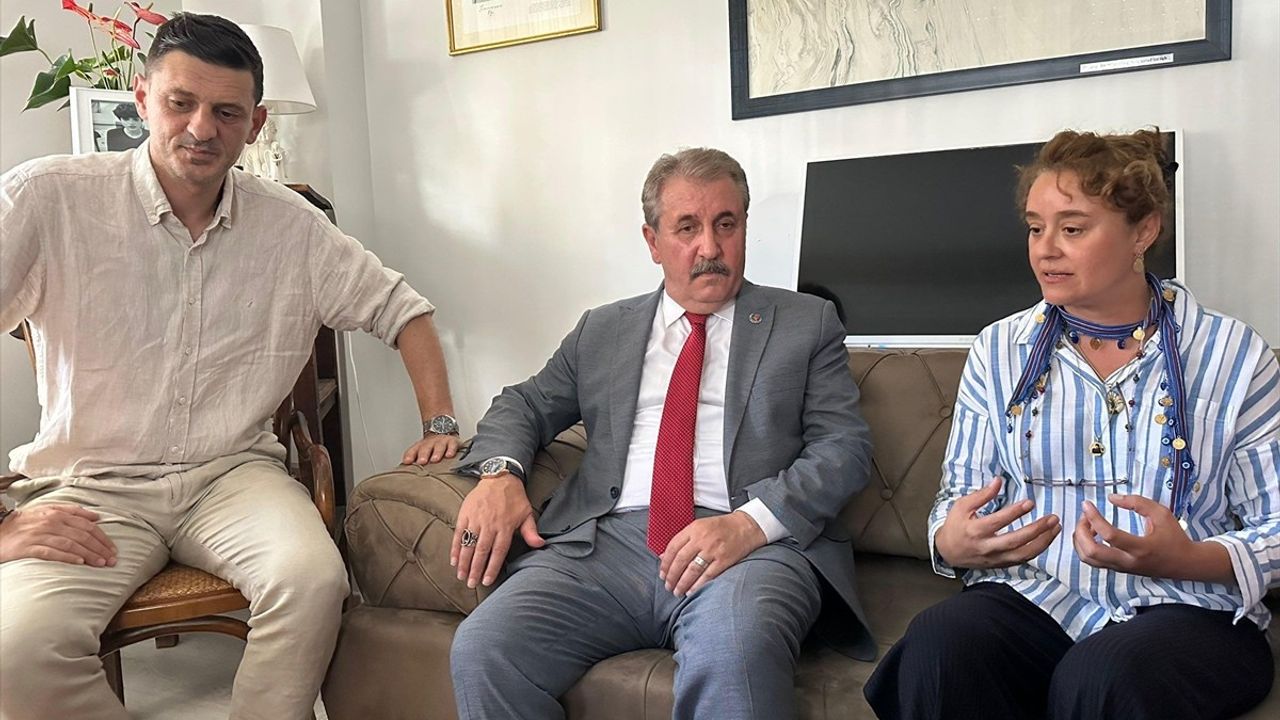 BBP Genel Başkanı Mustafa Destici'den Kadıköy'deki Bıçaklı Saldırı Sonrası Minguzzi Ailesine Ziyaret