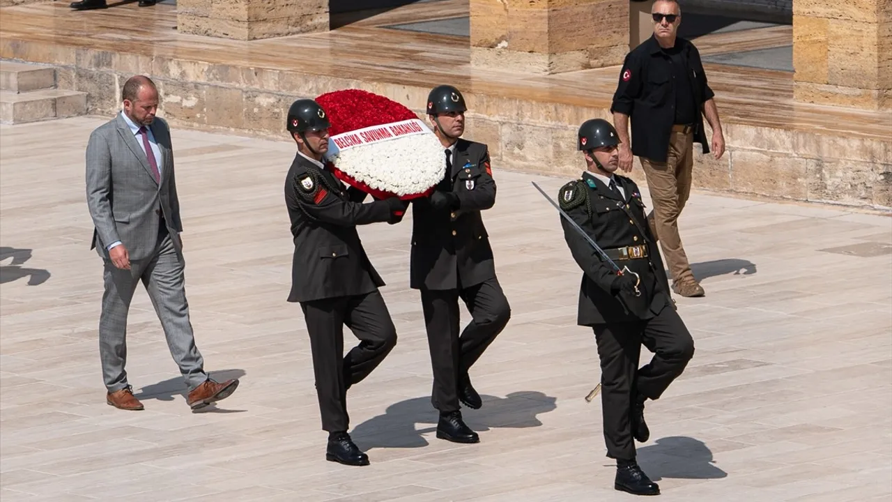 Belçika Savunma Bakanı Theo Francken Anıtkabir'i Ziyaret Etti