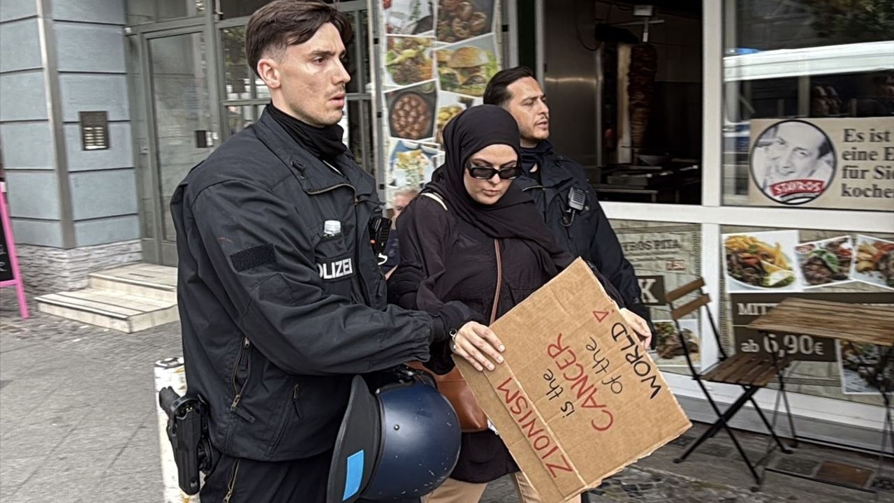 Berlin'de Filistin'e Destek Yürüyüşüne Polis Engeli