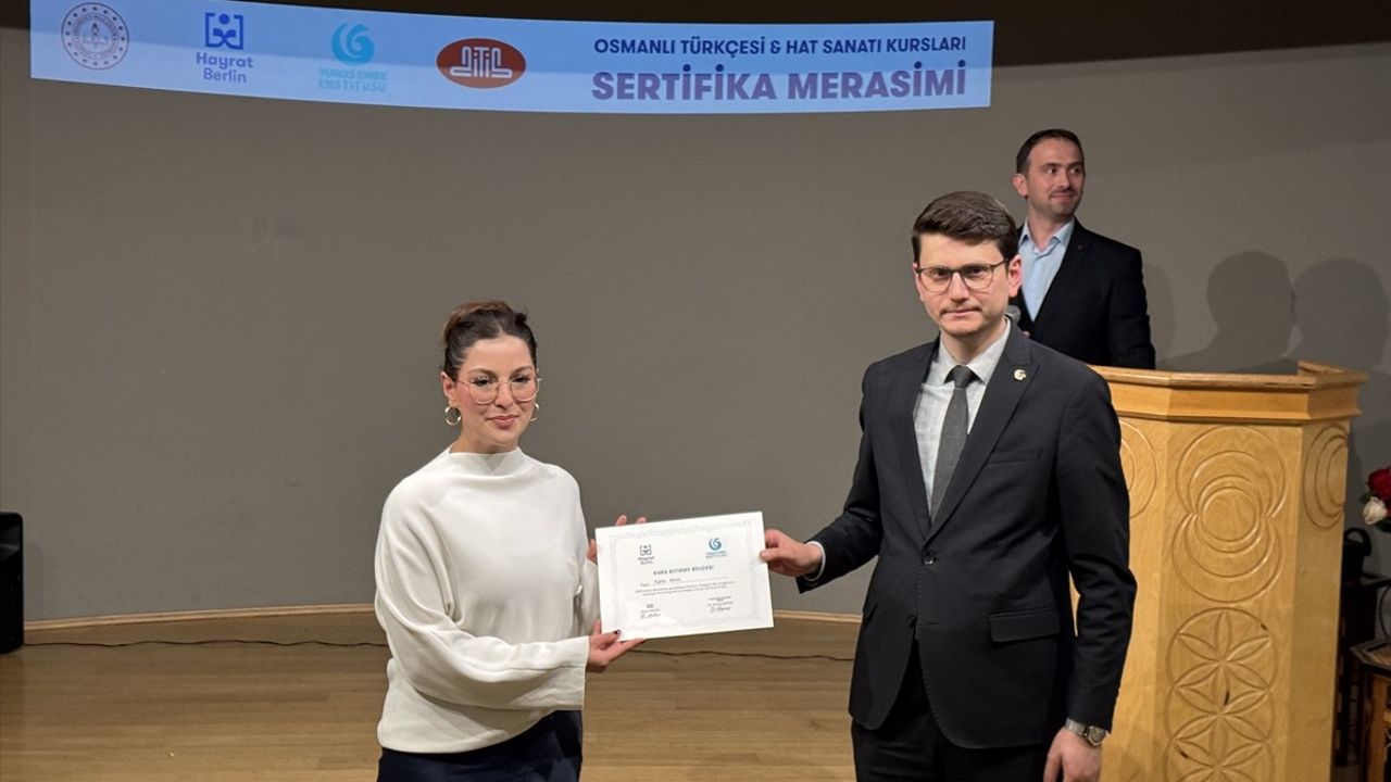 Berlin'de Osmanlı Türkçesi ve Hat Sanatı Kurslarının Sertifika Töreni