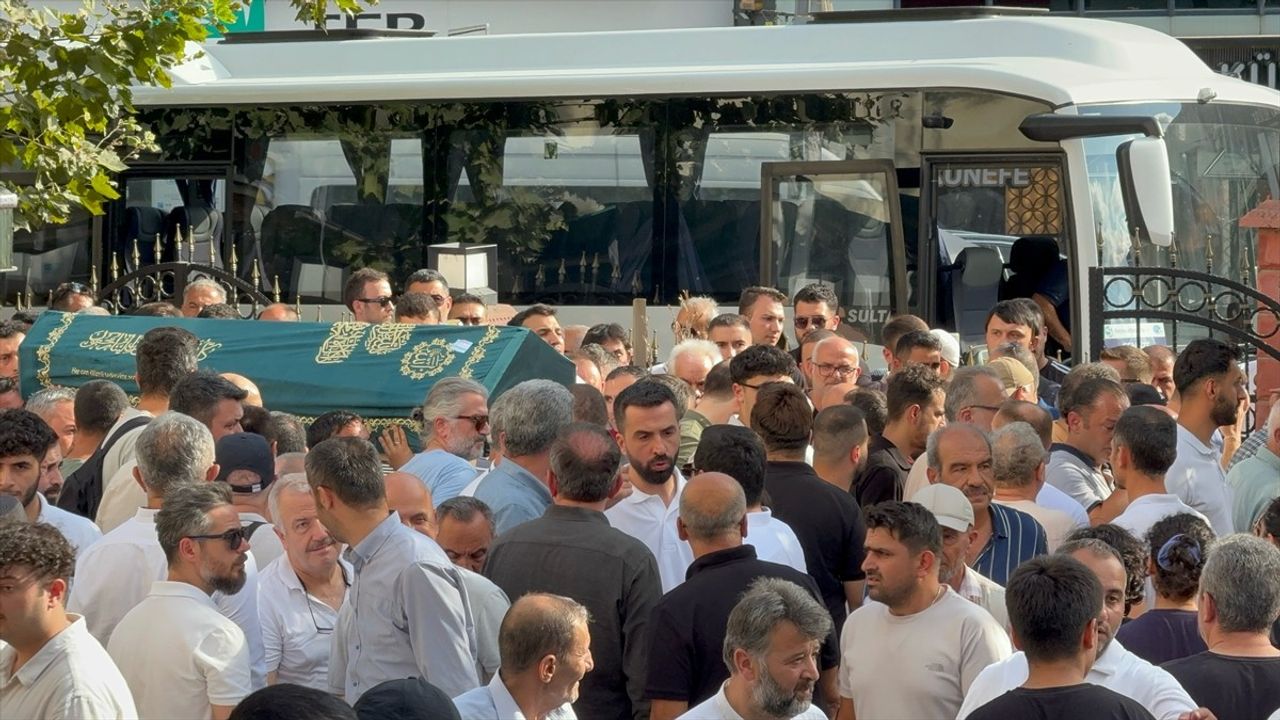 Beykoz'da Motosiklet Sürücüsü Baturhan Yıldızturan'ın Cenazesi Toprağa Verildi