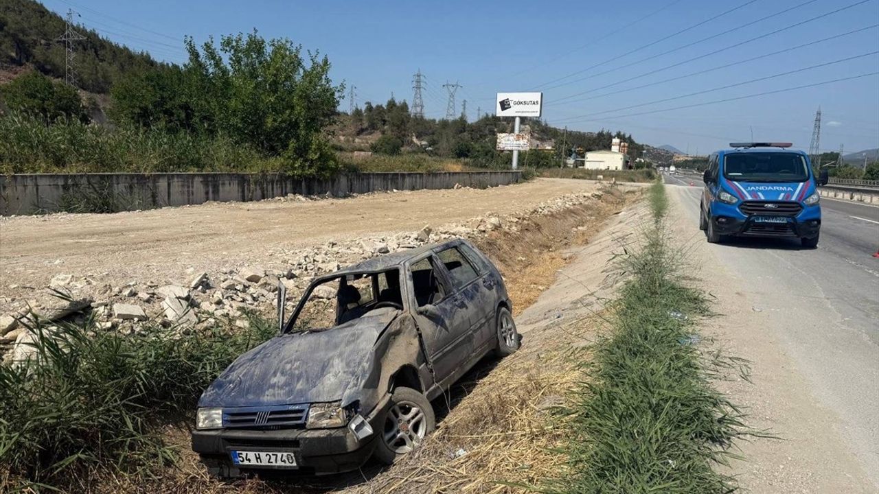 Bilecik'te Su Tahliye Kanalına Düşen Otomobilde 5 Kişi Yaralandı