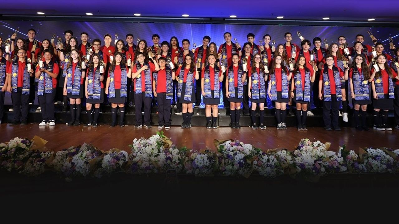 Bilfen İlköğretim Okulları'ndan 49 Öğrenci 2025 LGS Sınavında Türkiye Birincisi Oldu