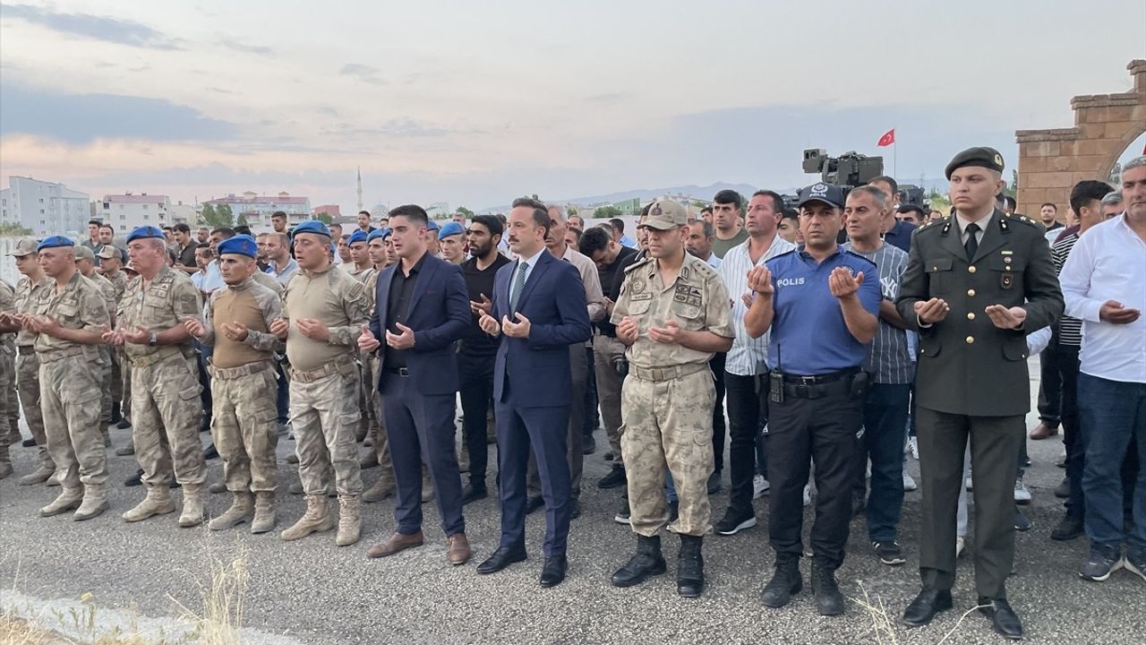 Binbaşı Arslan Kulaksız, Şehadetinin 10. Yılında Malazgirt'te Anıldı