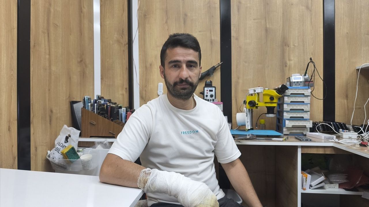 Bingöl'de Cep Telefonu Bataryasının Patlama Anı Güvenlik Kamerasında